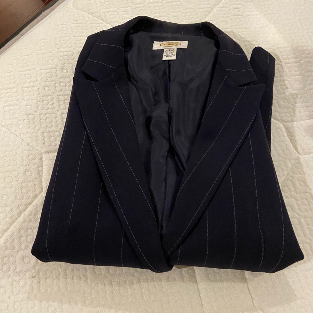 Blazer - Picture 3 of 4